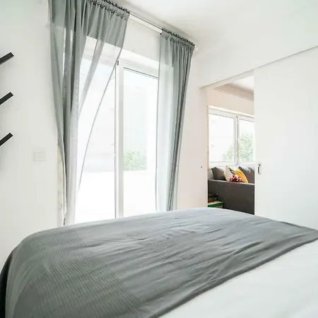 Principe Real Terrace 1br *