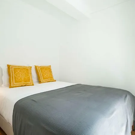Principe Real Terrace 1br *